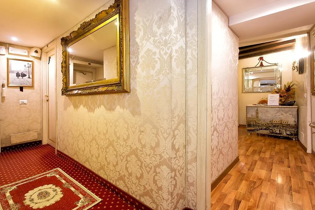 Bed and Breakfast Ca' Della Loggia Venecia 2*,